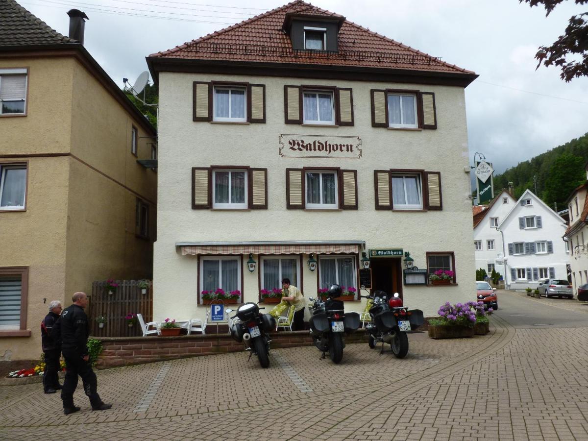 Gasthaus Waldhorn บาด ไทนาค-ซาเวลชไตน์ ภายนอก รูปภาพ